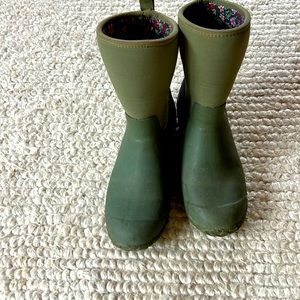 Size8 muck boots
